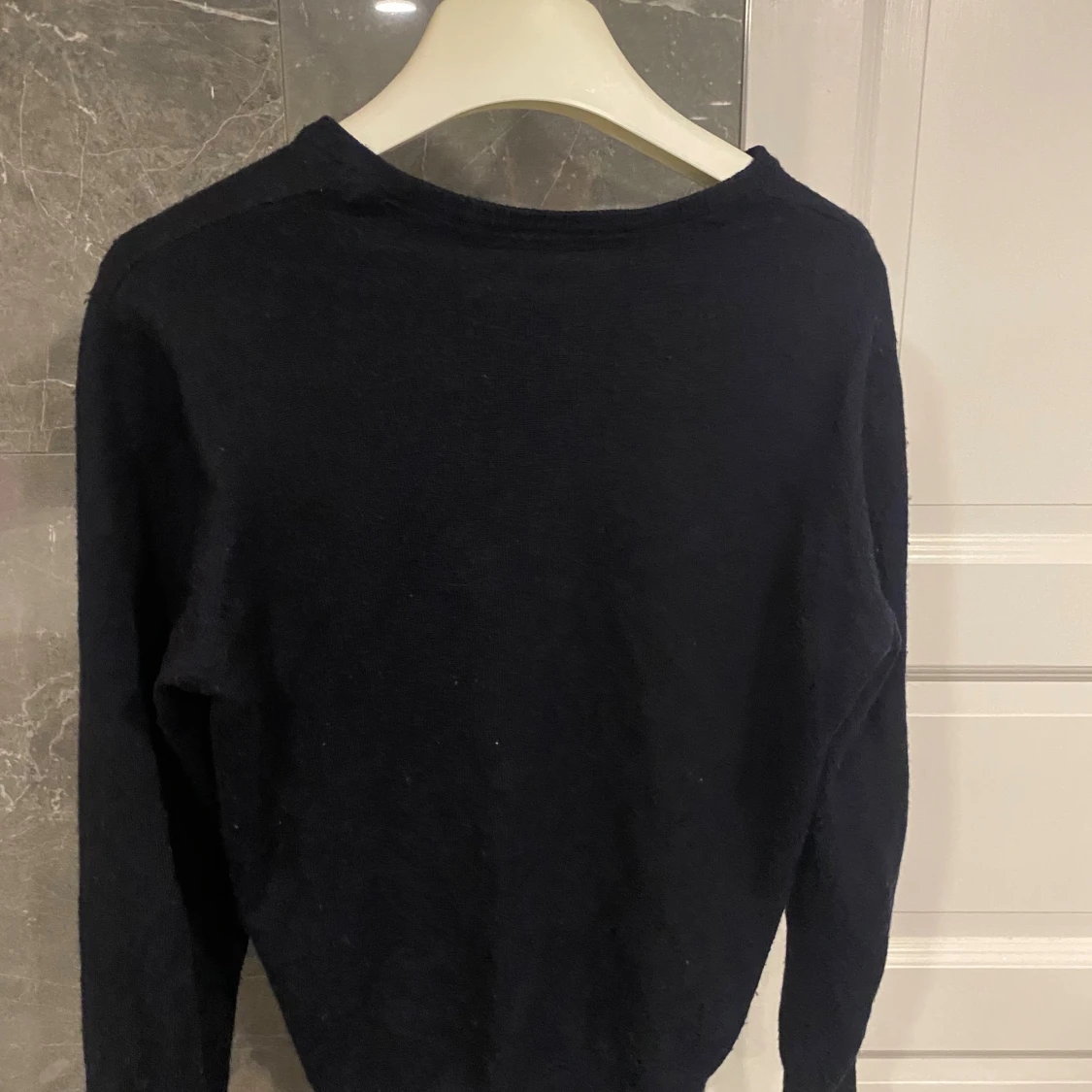 Mörkblå stickad tröja från Pre End - 2