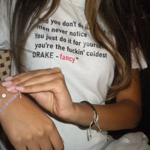 Drake T-shirt - T shirt med Drake lyrics på framsidan, använd 1 gång