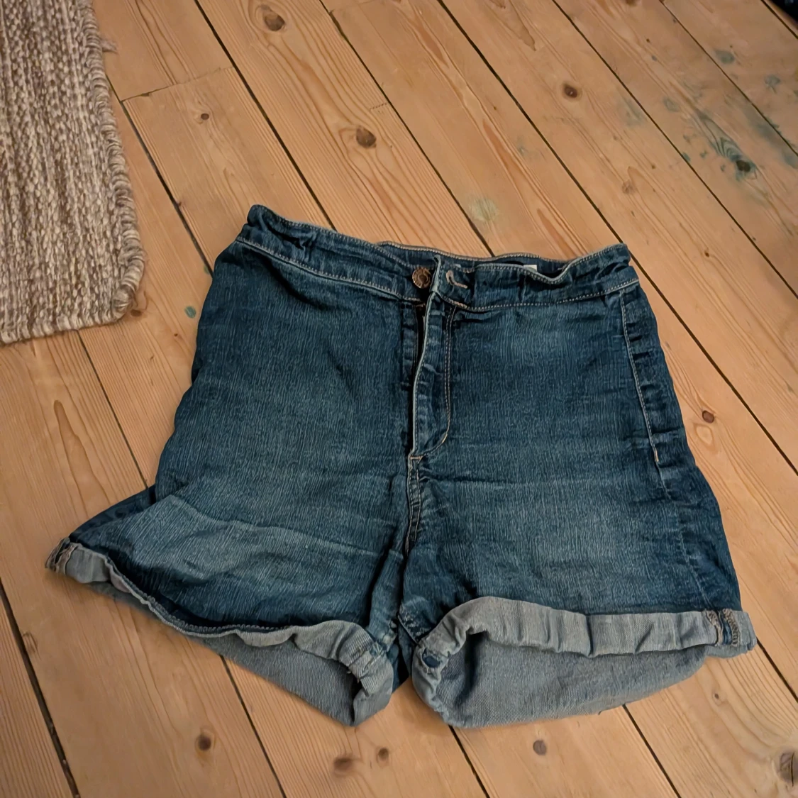 Hög midjade shorts blå