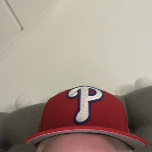 Röd baseboll keps - Snygg röd keps