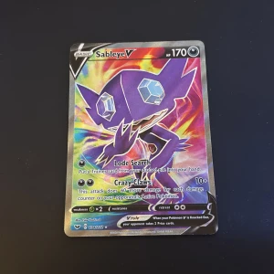 Sableye V 194/202 Pokémonkort - Jag kan skicka mer bilder om du frågar. Priset kan förhandlas. 