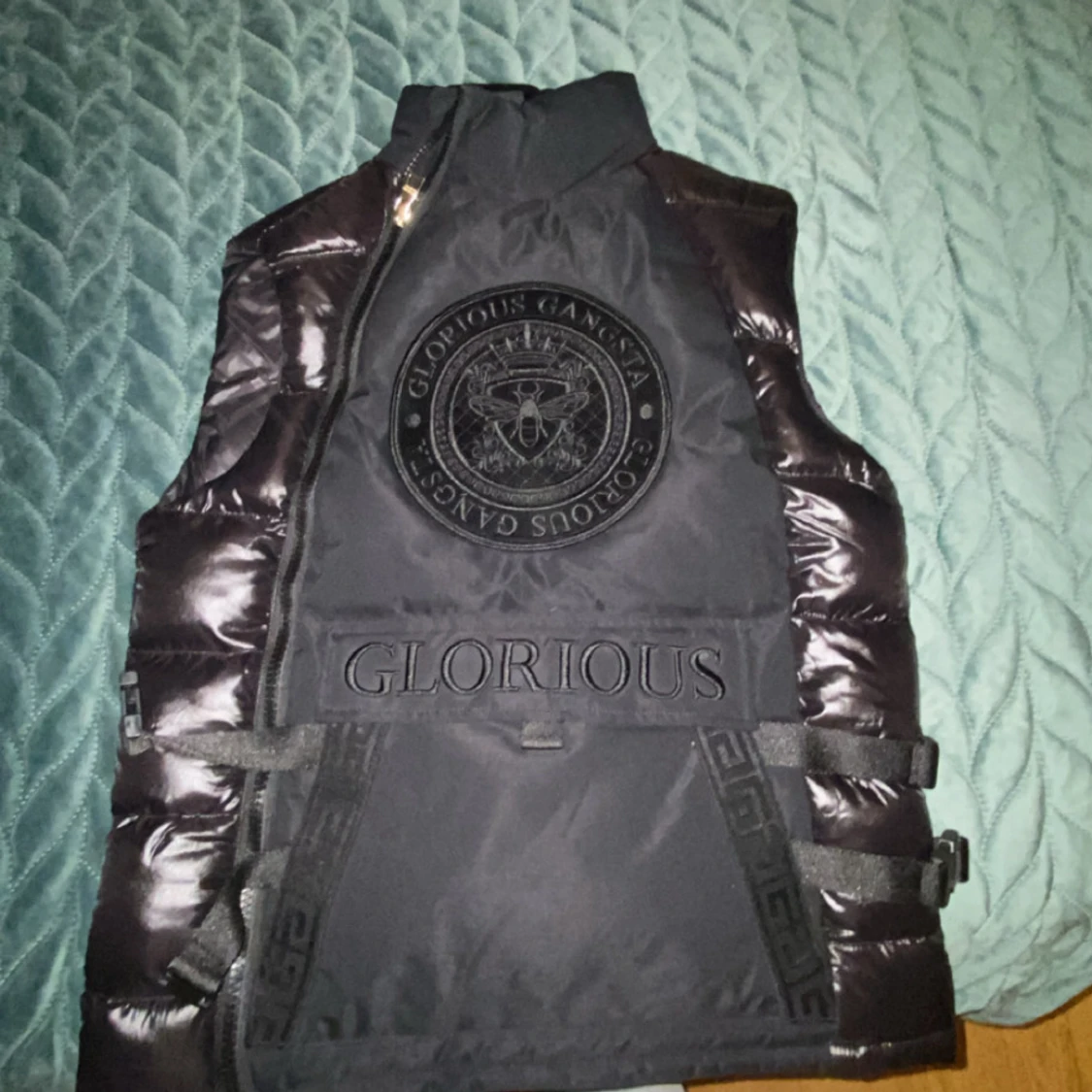 Svart dunväst Glorious Gangsta