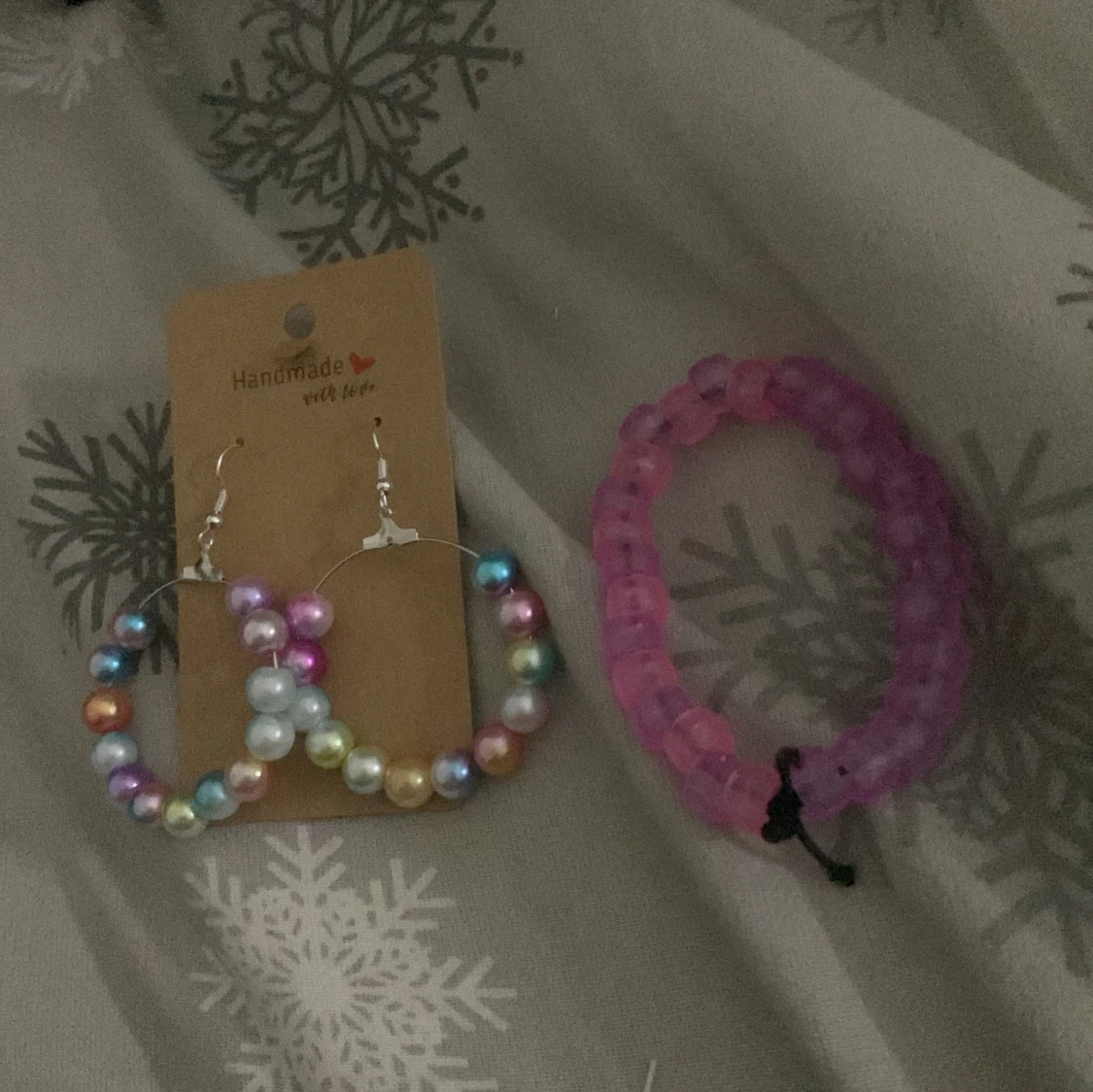 Färgglada pärlörhängen & rosa armband - 1