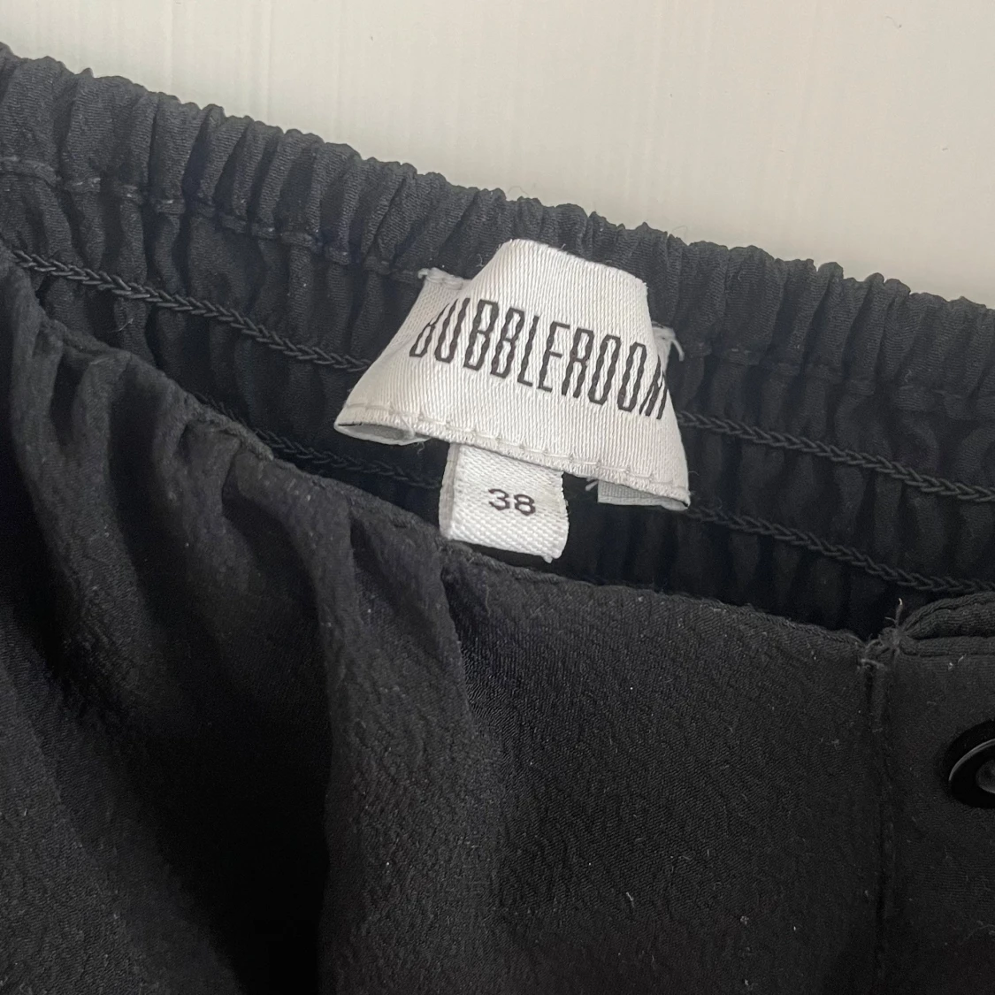 Svart linnetopp med knyt från Bubbleroom - 2