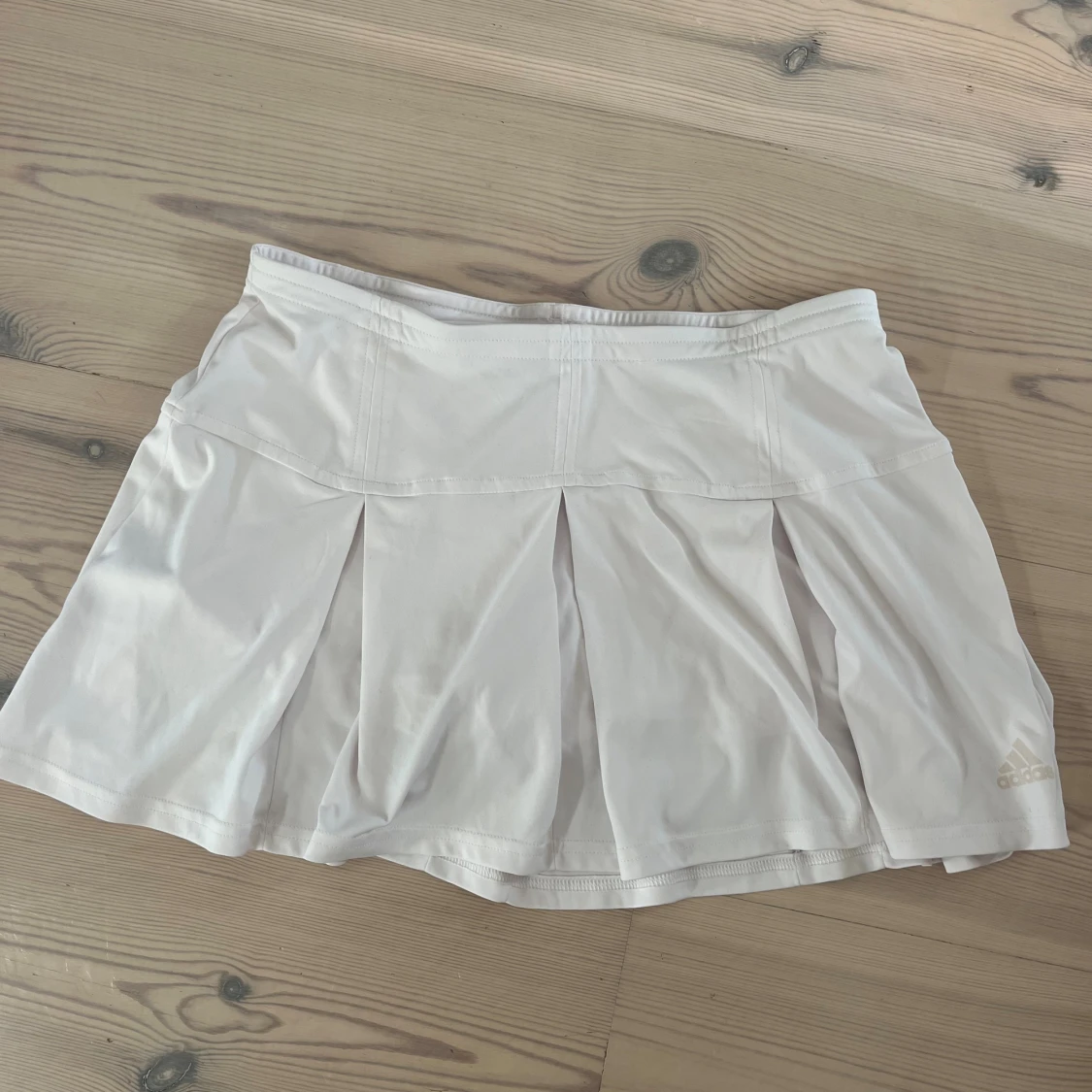 Vit padelkjol från Adidas