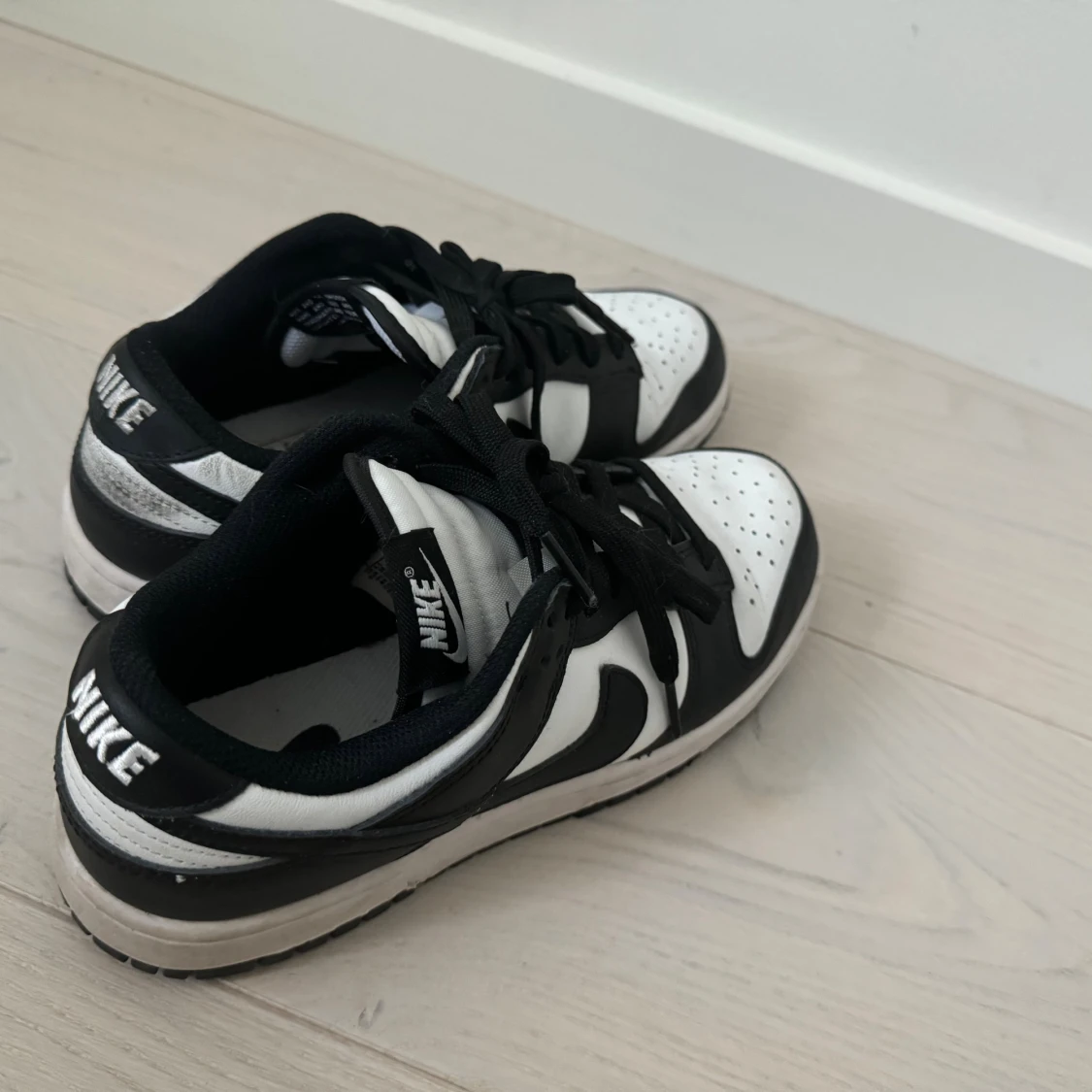 Nike Dunk Low svartvita sneakers - 1