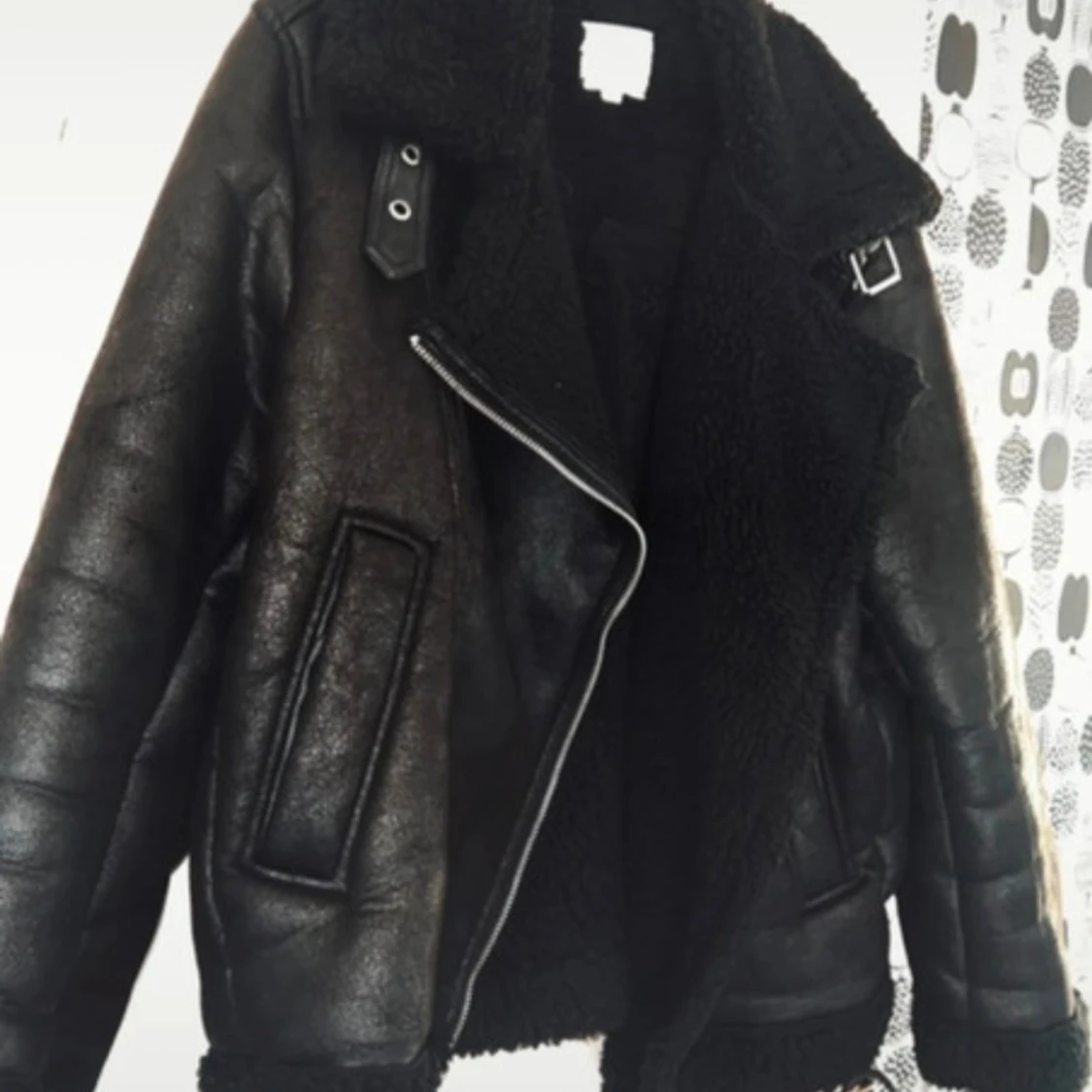 Svart teddyjacka med dragkedja - 1