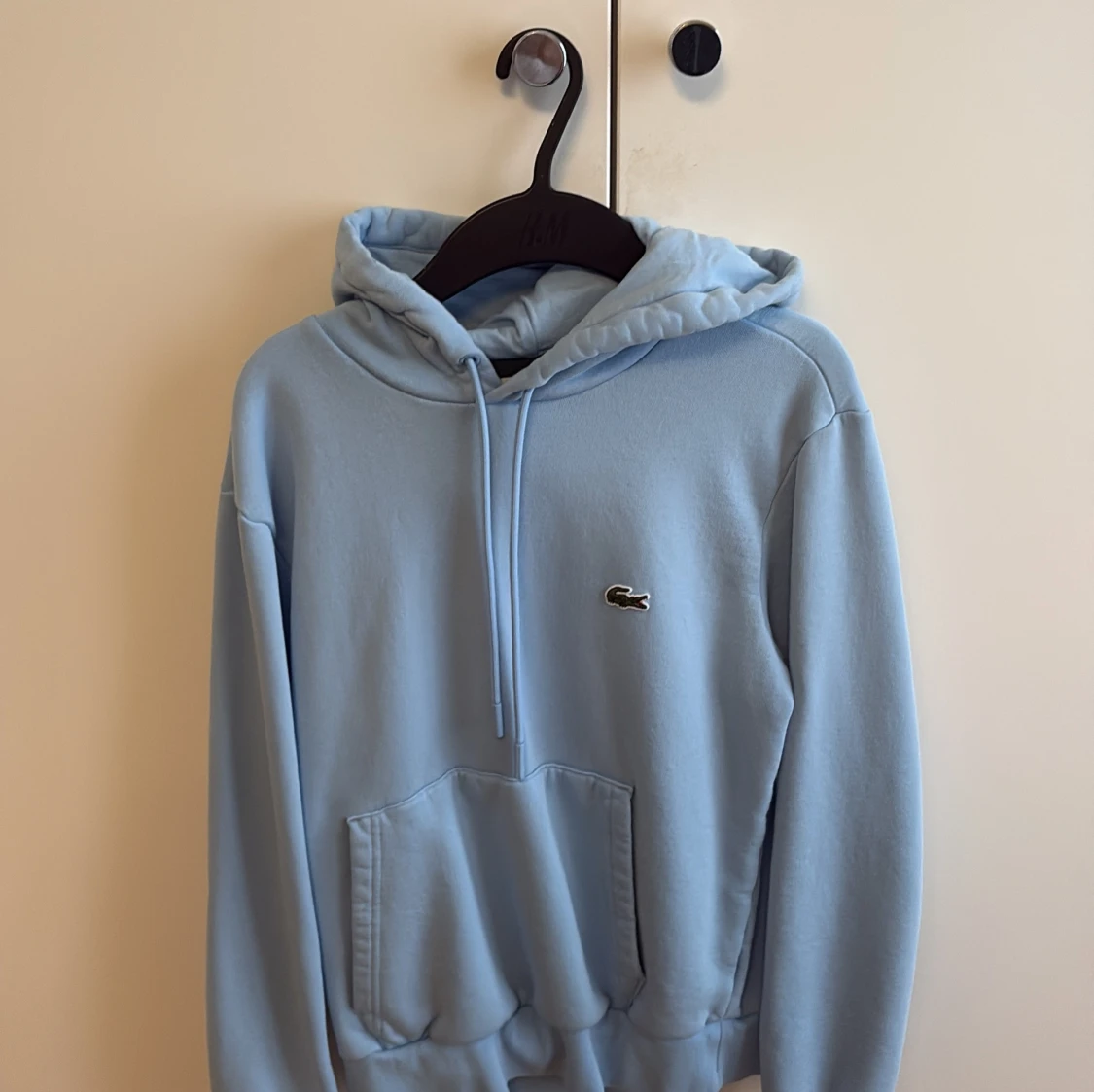 Ljusblå hoodie från Lacoste XS