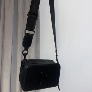 Svart axelväska från Marc Jacobs - Nytt skick