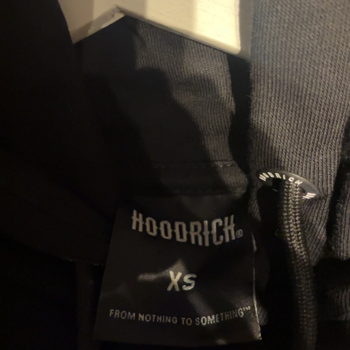 Svart hoodie från Hoodrich XS - 2