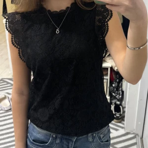 Spets blus - Superfin spets blus💗 Har aldrig använt den och prislappen är kvar. Ursprungspriset är 300kr men kan diskuteras vid snabb affär💞