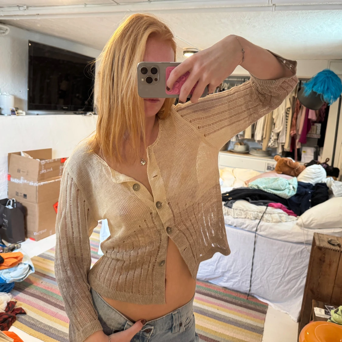 Beige stickad kofta med knappar - 1