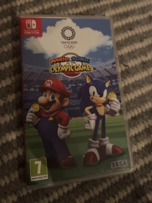 Mario & Sonic at the Olympic Games - Mario & Sonic at the Olympic Games Tokyo 2020 till Nintendo Switch. Spela som klassiska karaktärer från Mario och Sonic-världen i olika sportgrenar på OS-arenor. Färgglad design och rolig multiplayer för vänner.