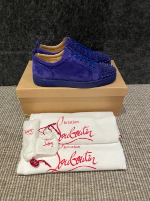 Christian Louboutin skor  - Hej, säljer nu dessa svin snygga Loubs skor. Skorna är i grymt skick! Begränsat antal boxar och dustbag. Hör av dig vid frågor. 