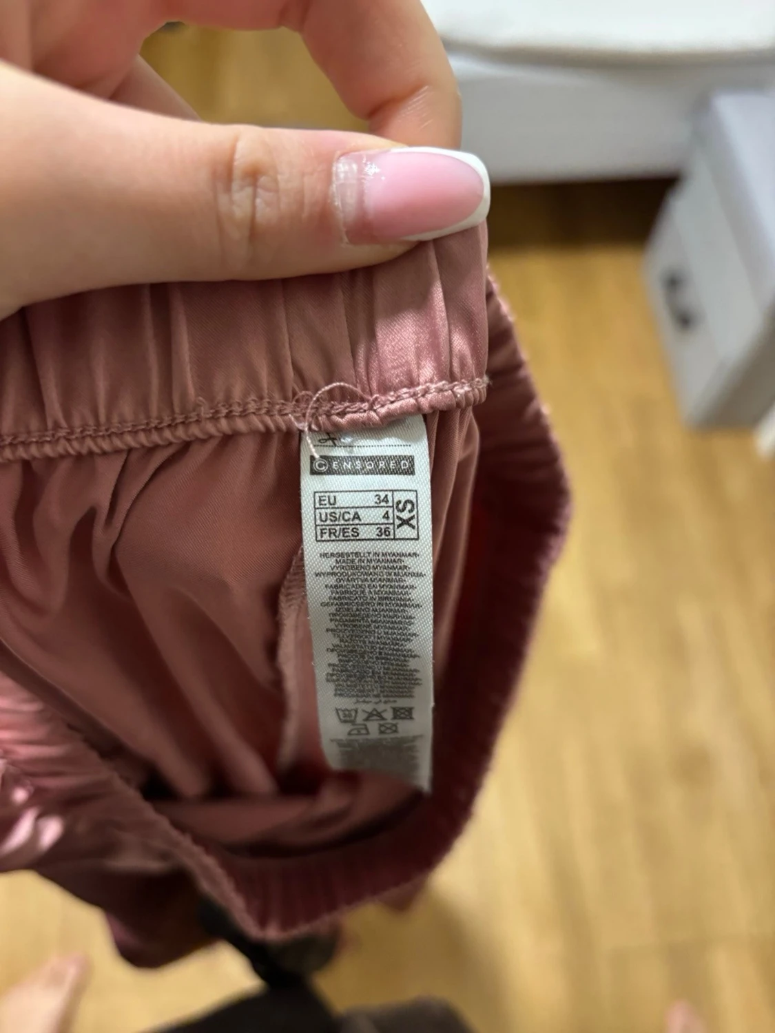 Rosa satinpajamasbyxor med spetsdetalj - 1