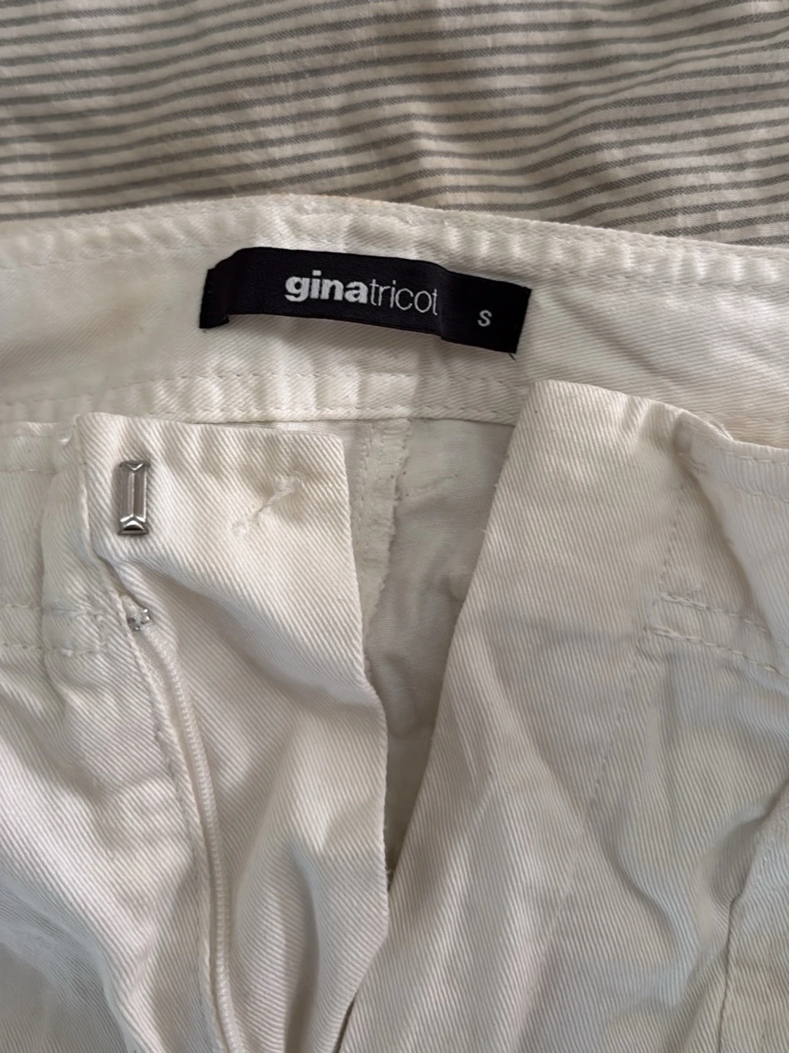 Vita cargopants med stora fickor - 3