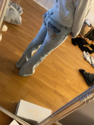 True religion jeans - Säljer mina true religion jeans. Använda 2 gånger. Låg midja bootcut. Är i super bra skick 🥰