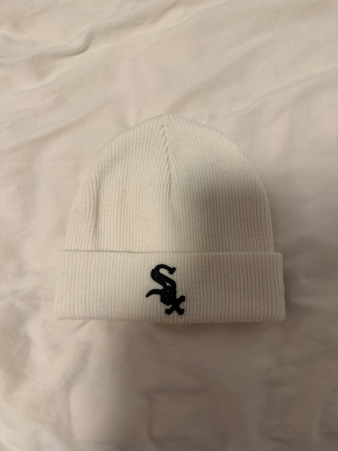 Vit ribbad mössa New Era Sox