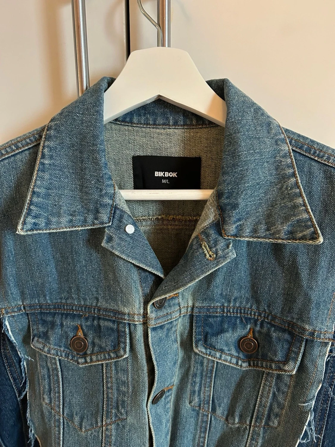 Patchwork jeansjacka i två blå toner - 2