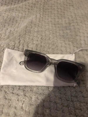 Chimi 04 Grey - Chimi 04 Grey, använda en sommar (som nya) box+ glasögonpåse ingår, Perfekt för sommaren