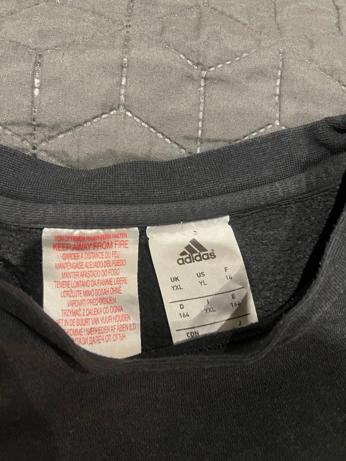 Svart Adidas sweatshirt med vita ränder - 3