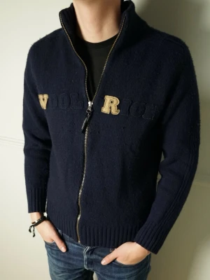 WOOLRICH ZIP - Fet zip-tröja från woolrich | Skick: 8.5/10 | Strl: S (Åt det mindre hållet) | Modellen är 180 cm | Hör av dig vid intresse eller om du undrar någonting! 