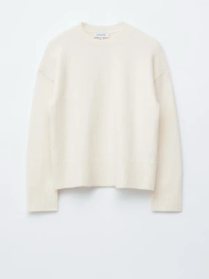 Krämvit tröja från &otherstories  - Nypris: 550 kr 