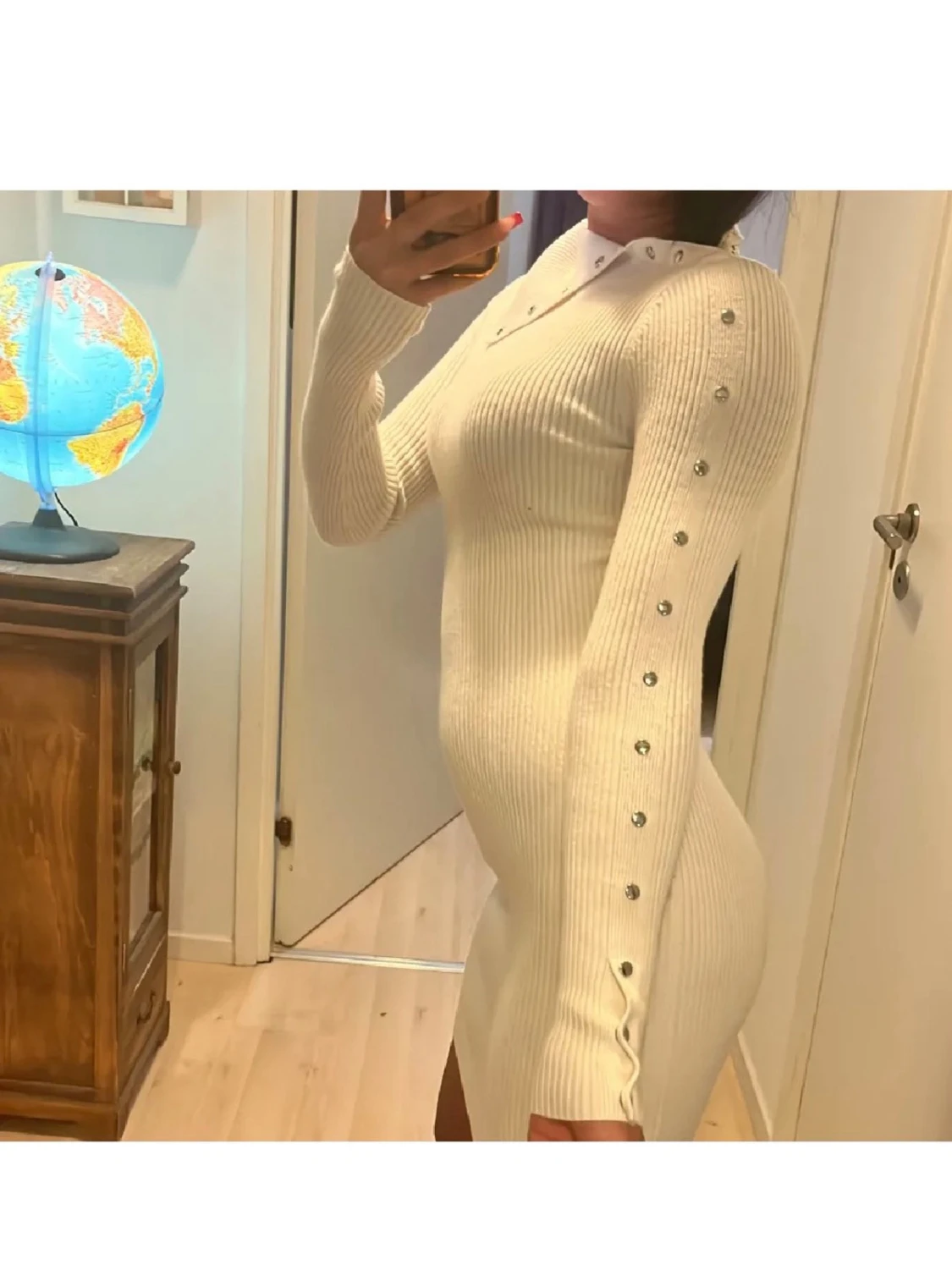 Vit ribbad stickad kortklänning - 2