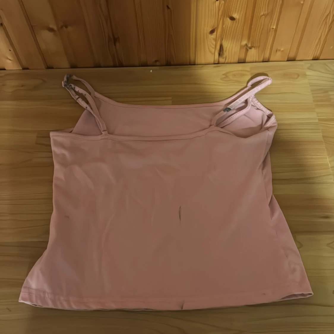 Ljusrosa linnetopp med smala axelband - 1