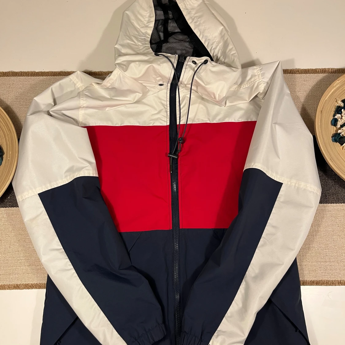 Färgglad vindjacka från Etirel XS