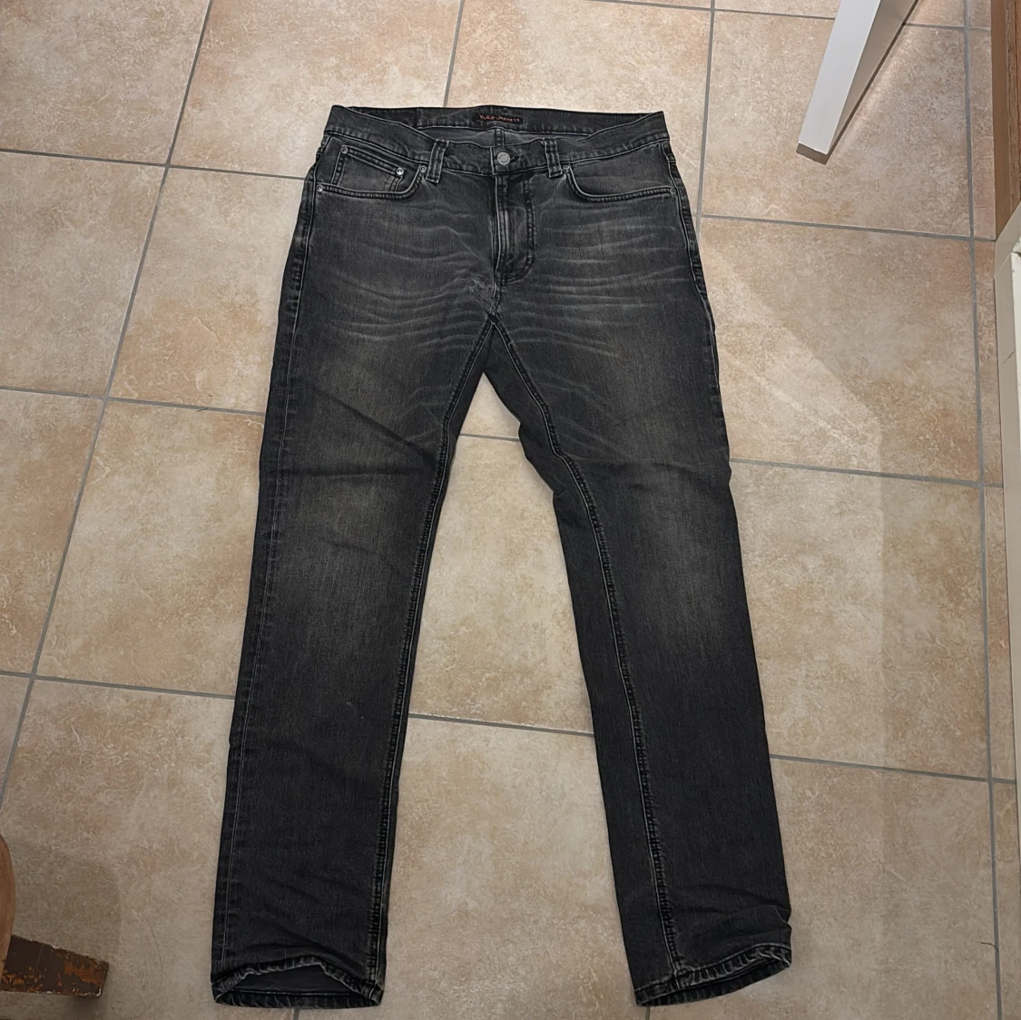 Mörkgråa jeans från Nudie Jeans Co 31/32 - 2