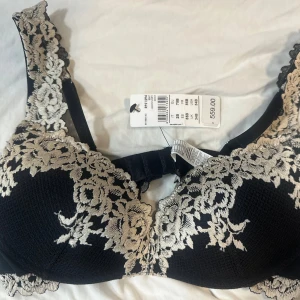 Intimissimi bh oanvänd  - Svart och vit bh från Intimissimi 