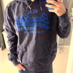 Superdry hoodie  - Superdry hoodie - Storlek: XL - Mycket bra skick - Nypris: 949kr - Mitt pris: 349kr - hör av dig vid funderingar 💫