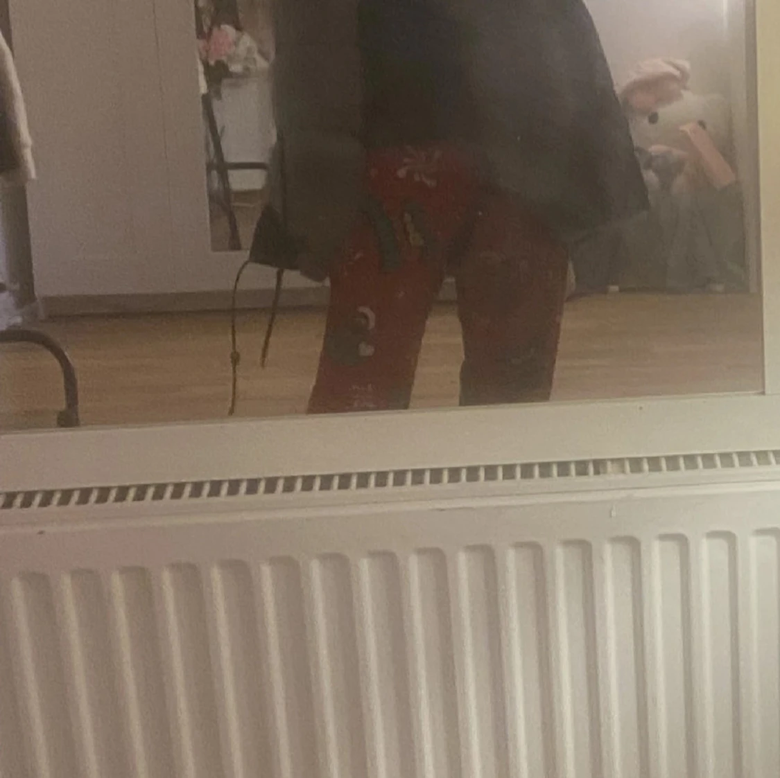 Svart jacka med grå pälsdetaljer - 2