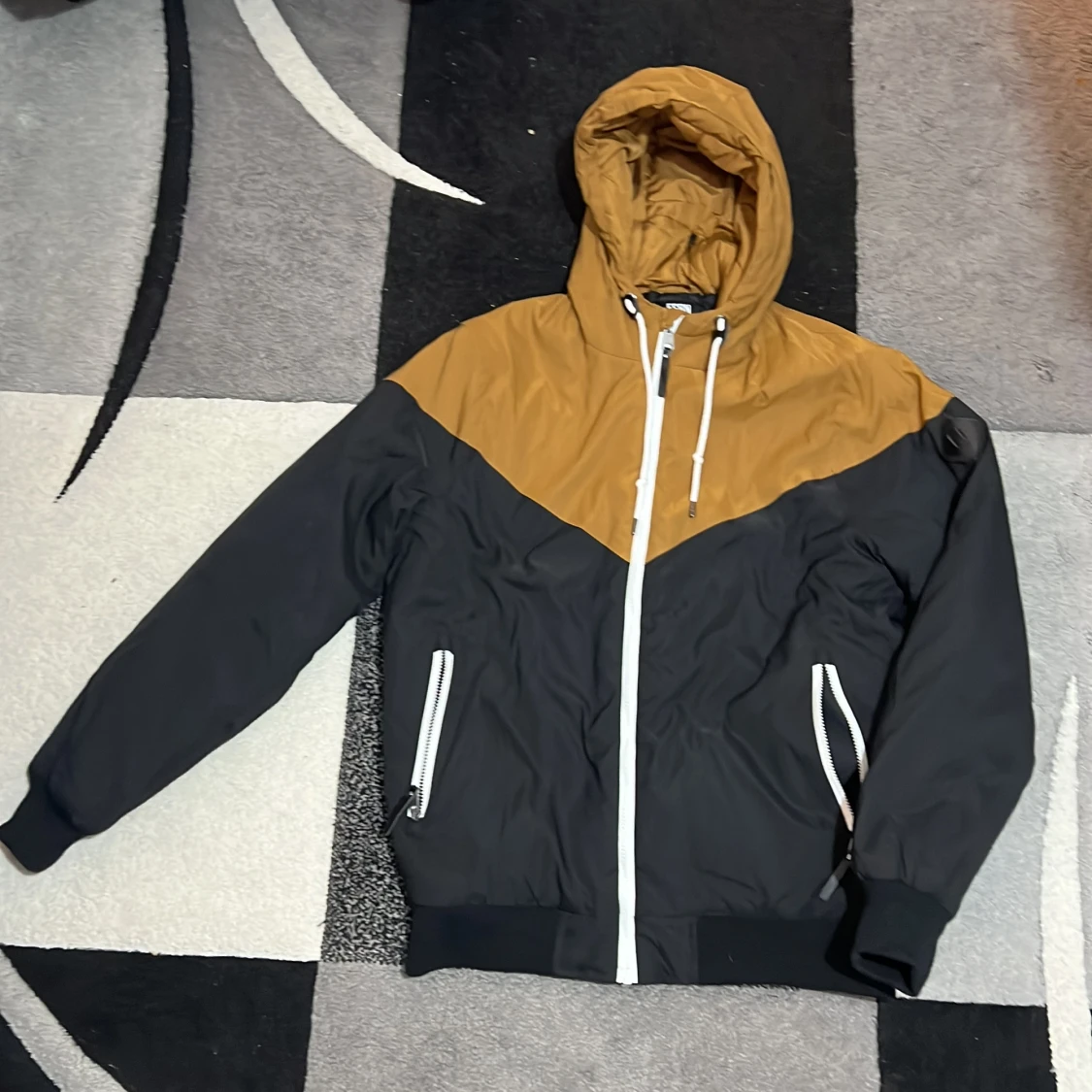 Svart och brun vindjacka FSBN L