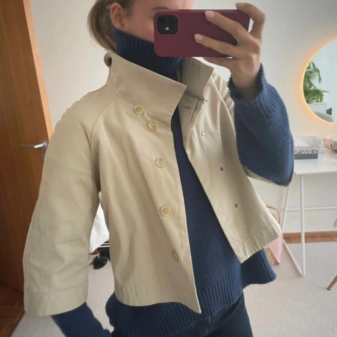 Beige kort rock med knappar - 1