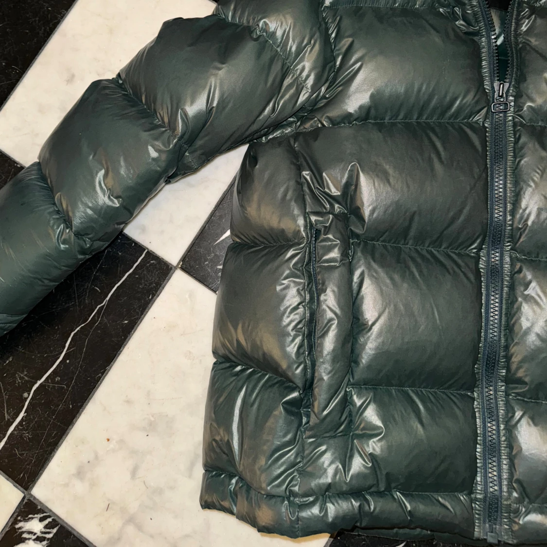 Mörkgrön Peak Performance pufferjacka - 4