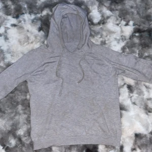 Snygg ull hoodie - Snygg ull hoodie köpt för ca 499kr har lite noppor, fick som present