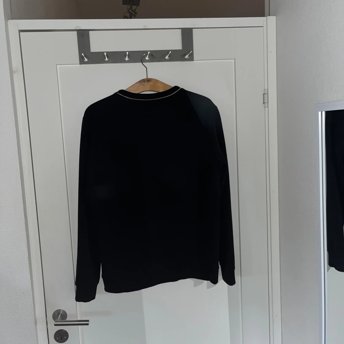 Svart sweatshirt från Hugo Boss - 1