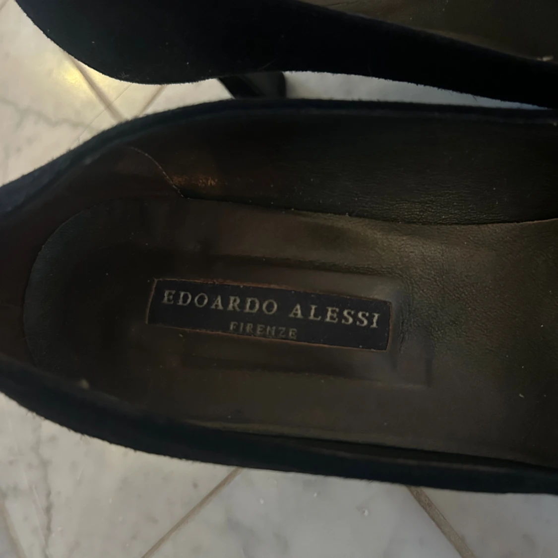 Klackskor svarta med märke - 1