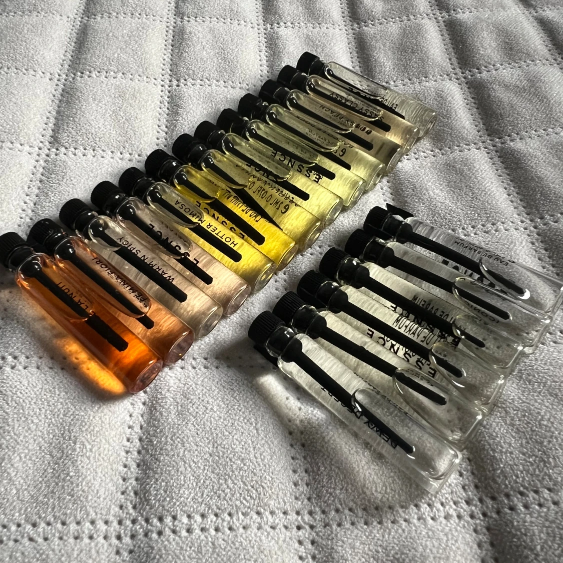 ESSNCE 19 x 2ml testers  - 1