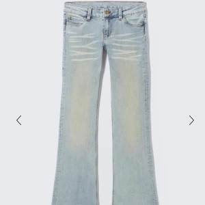 ljusblå weekdayjeans  - Ljusblåa weekdayjeans i model cheapmonday i storlek 25/30! Ör helt som nya 