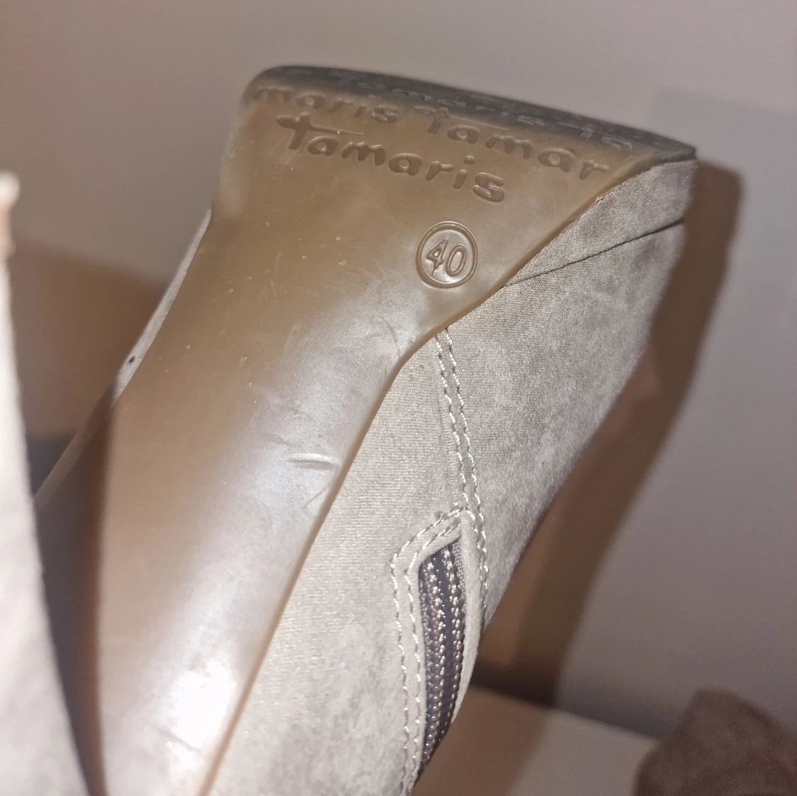 Grå höga mockastövlar med snörning - 4