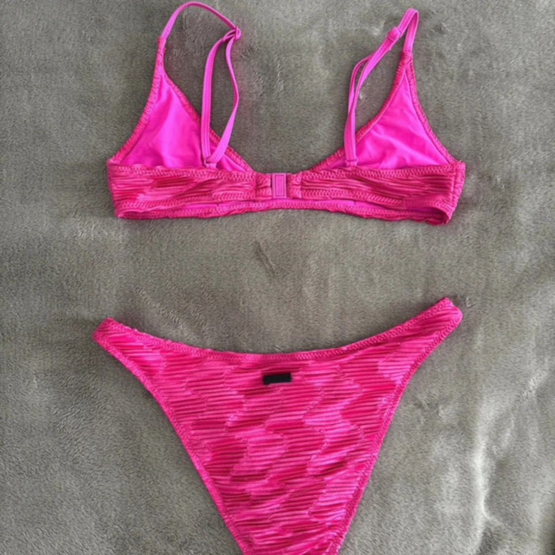 Rosa bikini från Triangl, strl M - 1