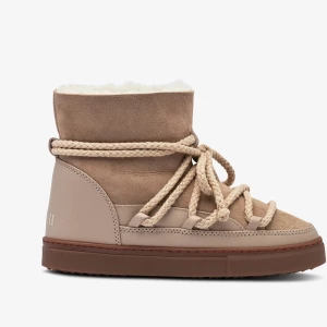 Inuikii skor - Säljer dessa supersnygga inuikii skorna, säljer ganska billigt då de är lite slitna i tårna, supersköna och perfekta till vintern😍