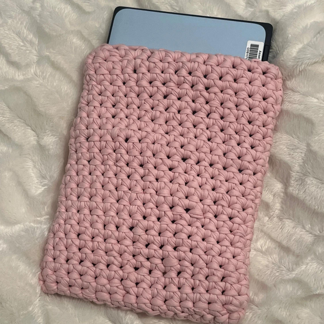 Ljusrosa virkat datorfodral - 3