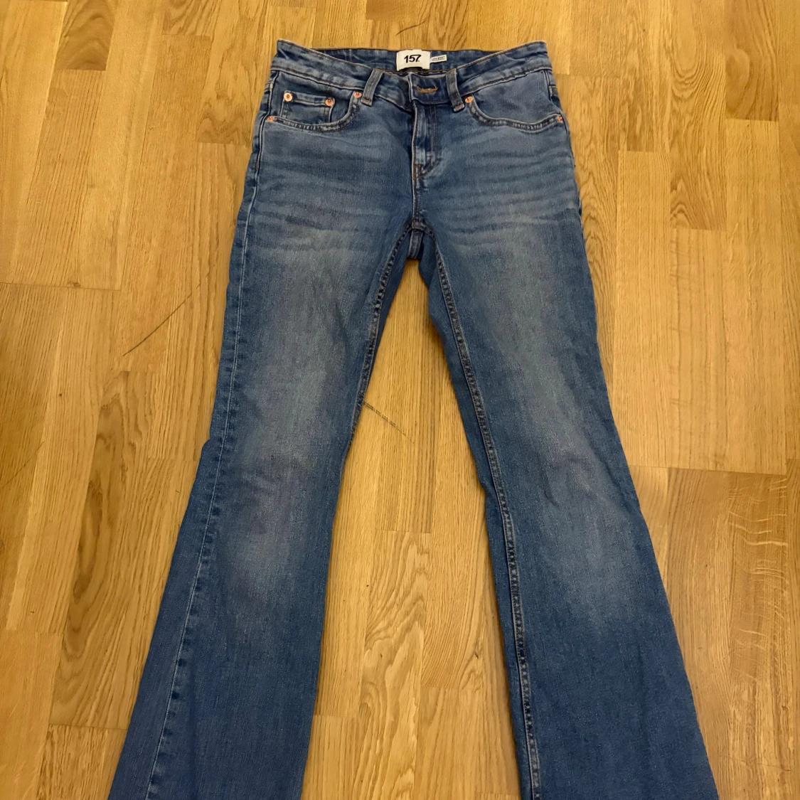 Mörkblå utsvängda Jeans - 3