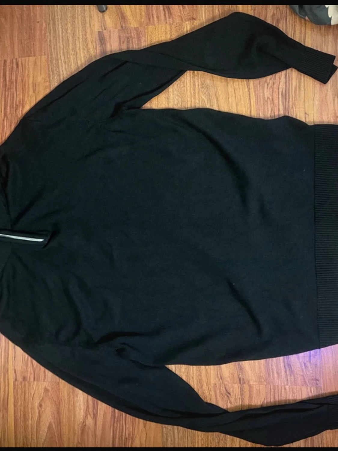 Svart stickad tröja med dragkedja