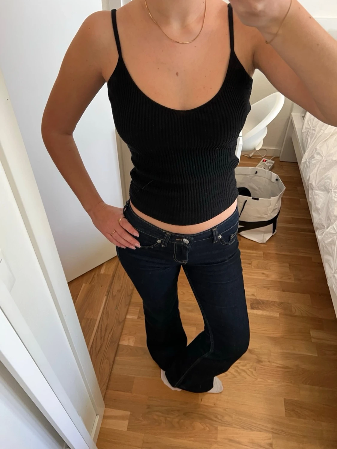 Svart ribbad linnetopp - 1