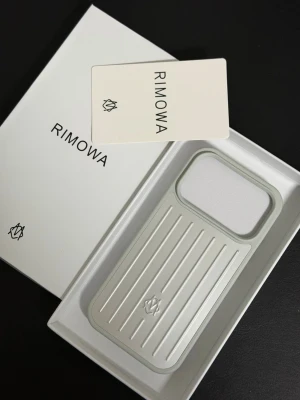 iPhone 17 Pro Rimowa phonecase - New